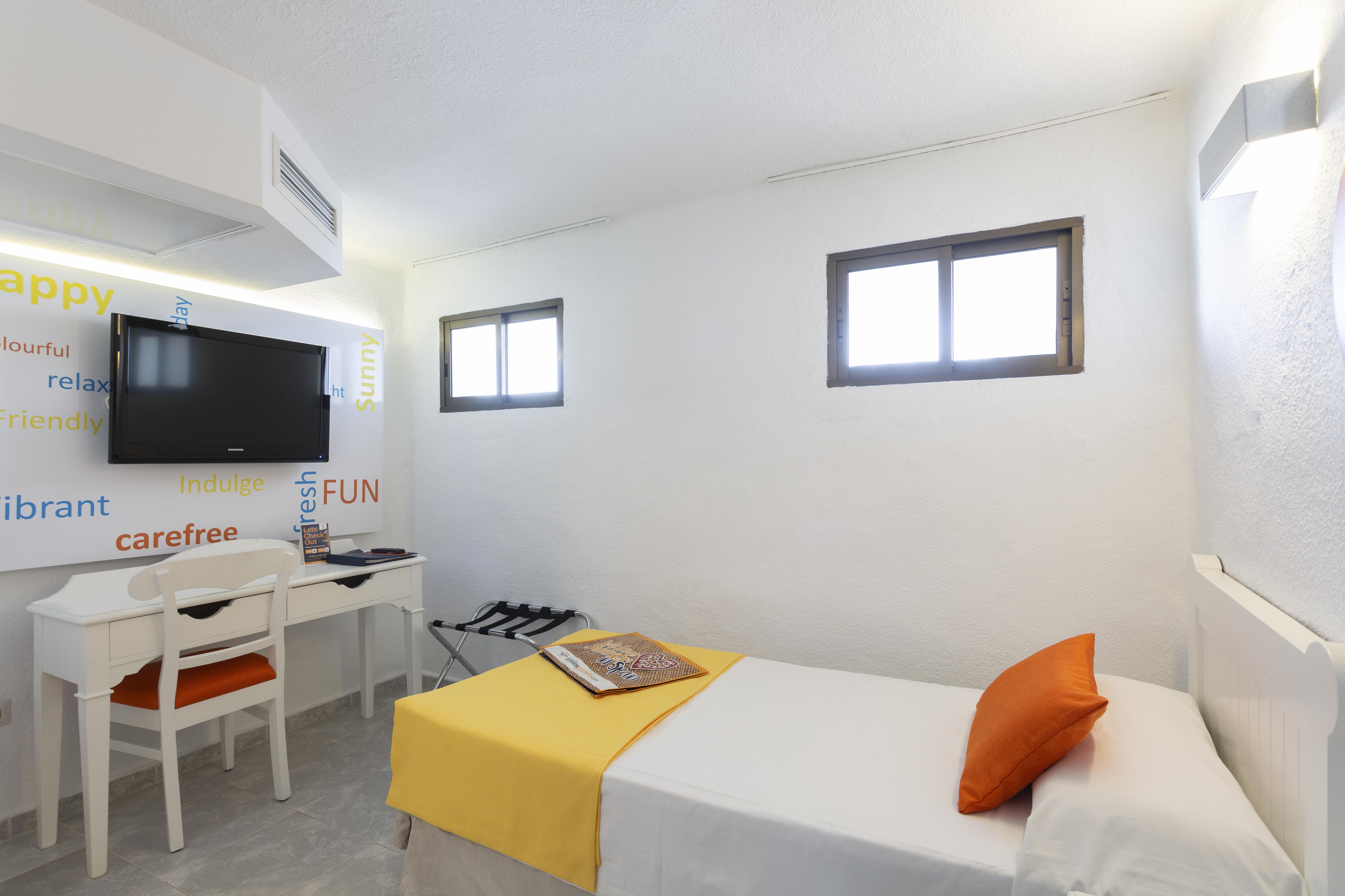 Globales Cortijo Blanco Hotel Marbella Exterior photo