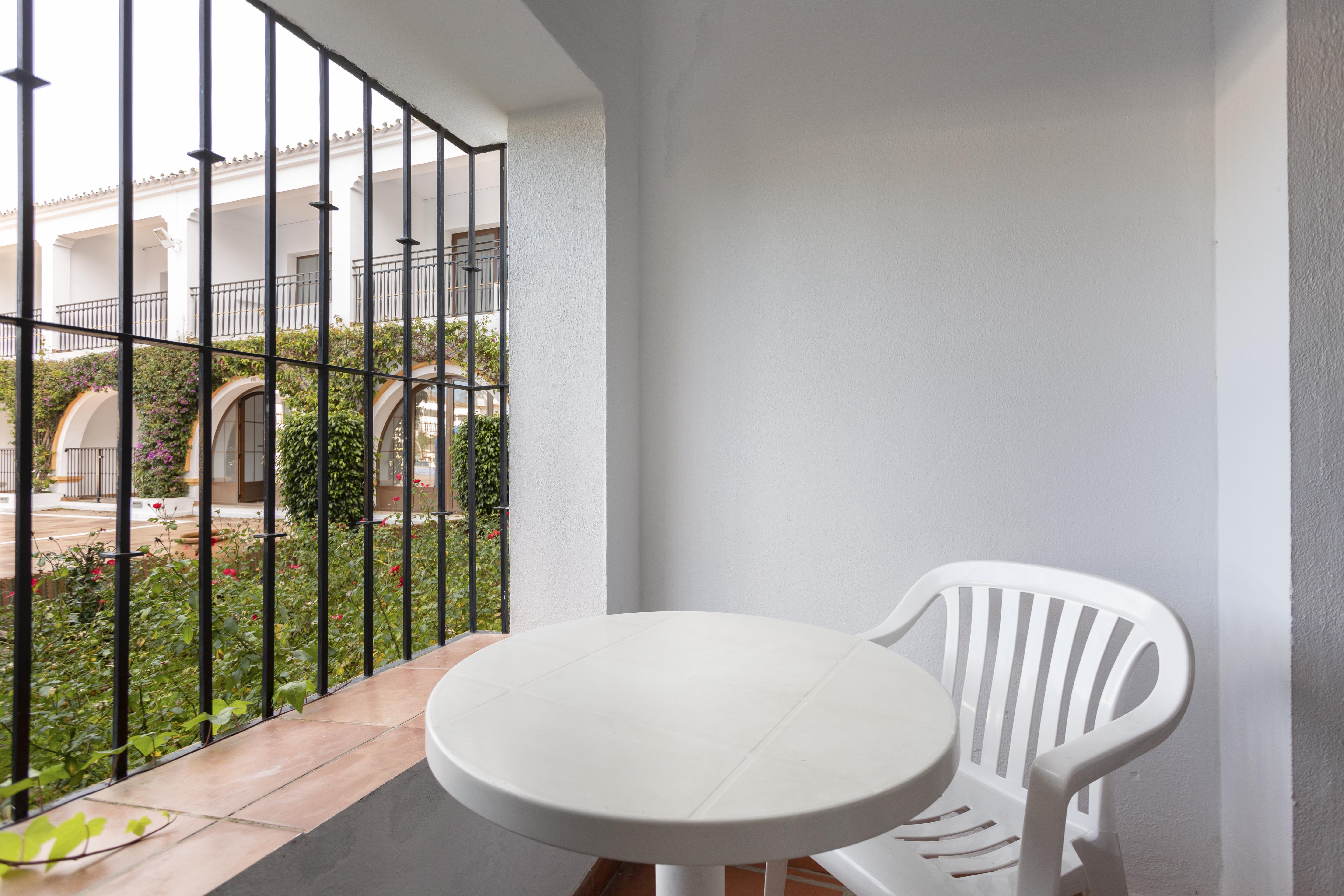 Globales Cortijo Blanco Hotel Marbella Exterior photo