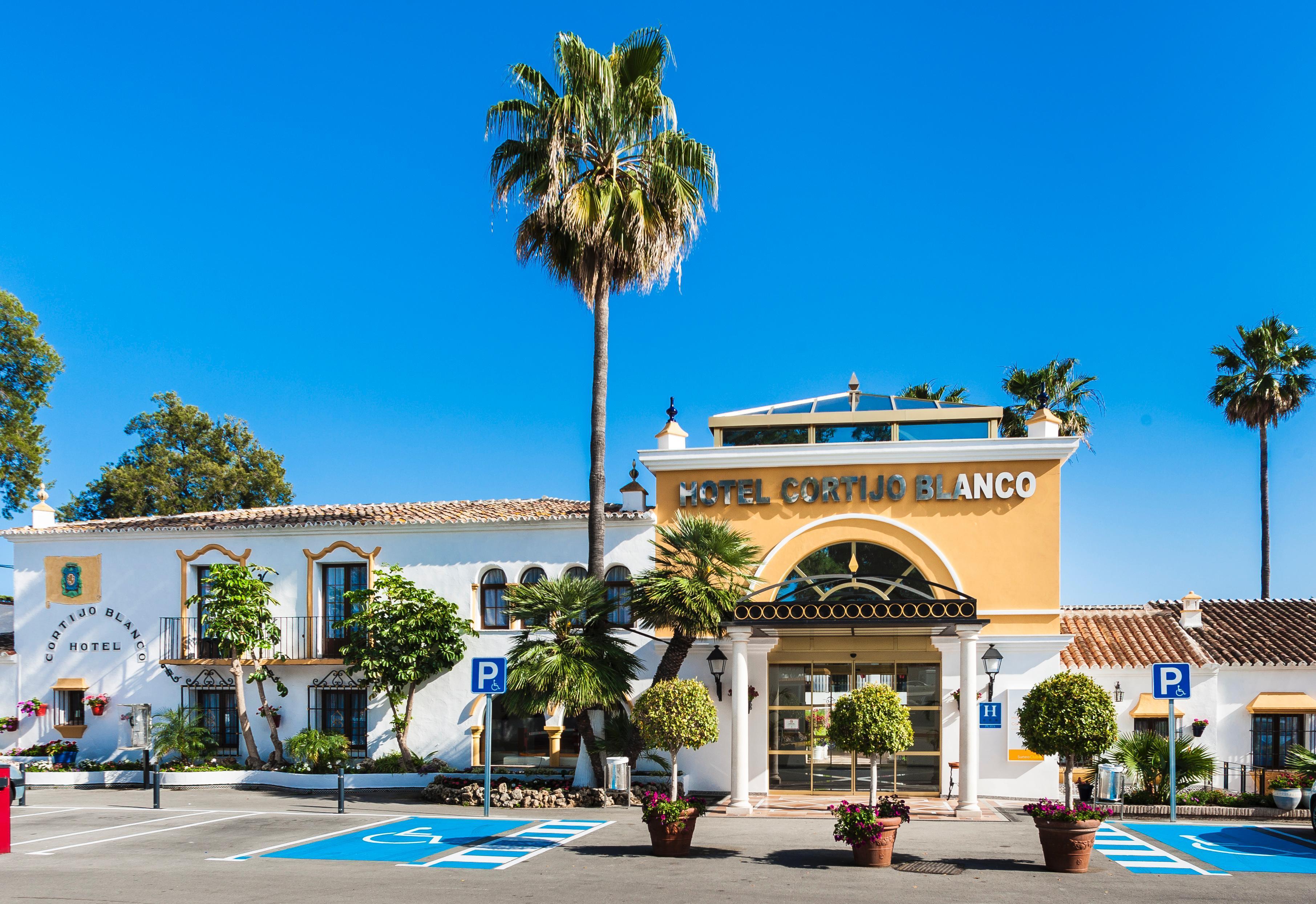 Globales Cortijo Blanco Hotel Marbella Exterior photo