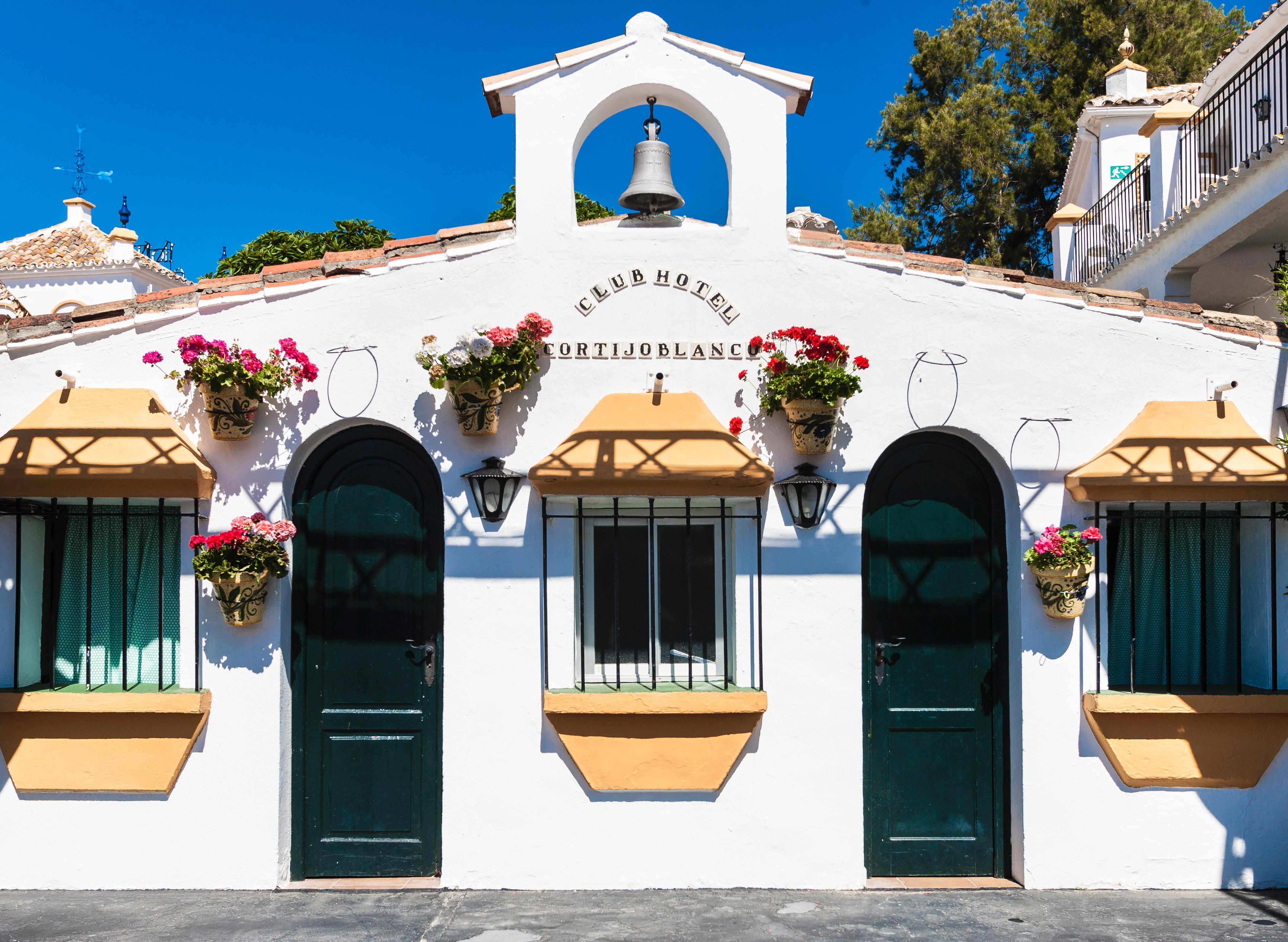 Globales Cortijo Blanco Hotel Marbella Exterior photo