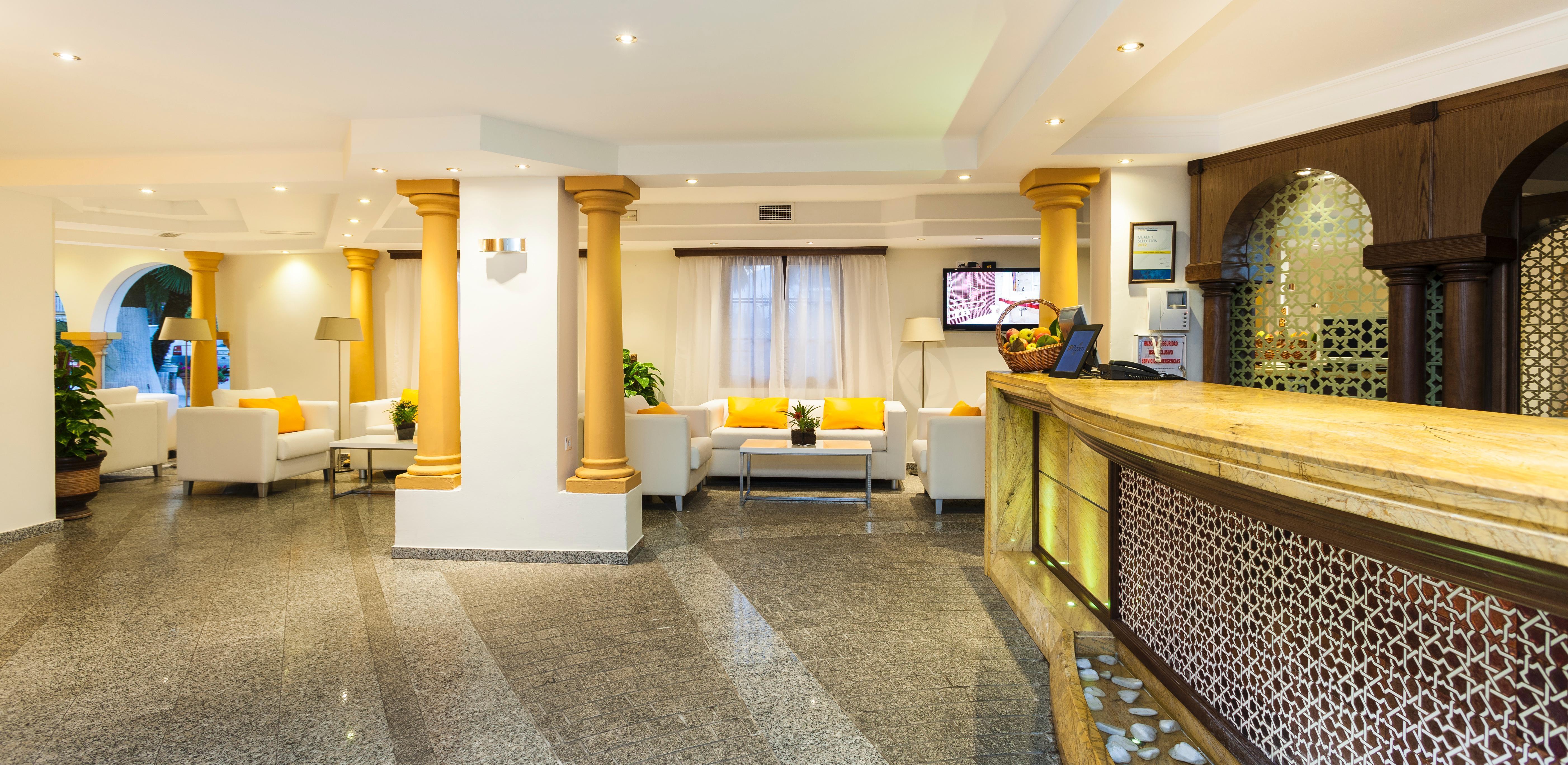 Globales Cortijo Blanco Hotel Marbella Exterior photo
