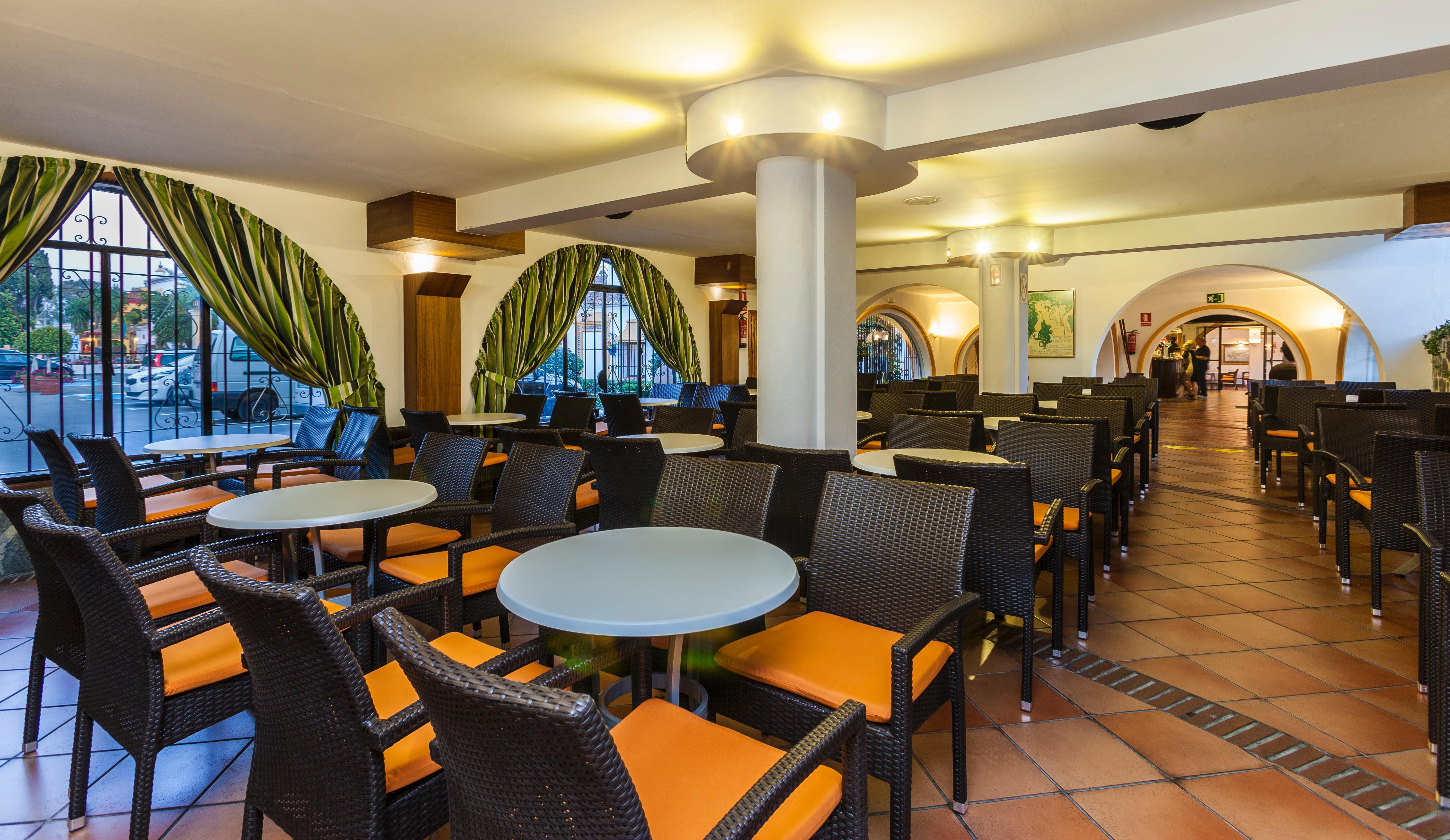 Globales Cortijo Blanco Hotel Marbella Exterior photo