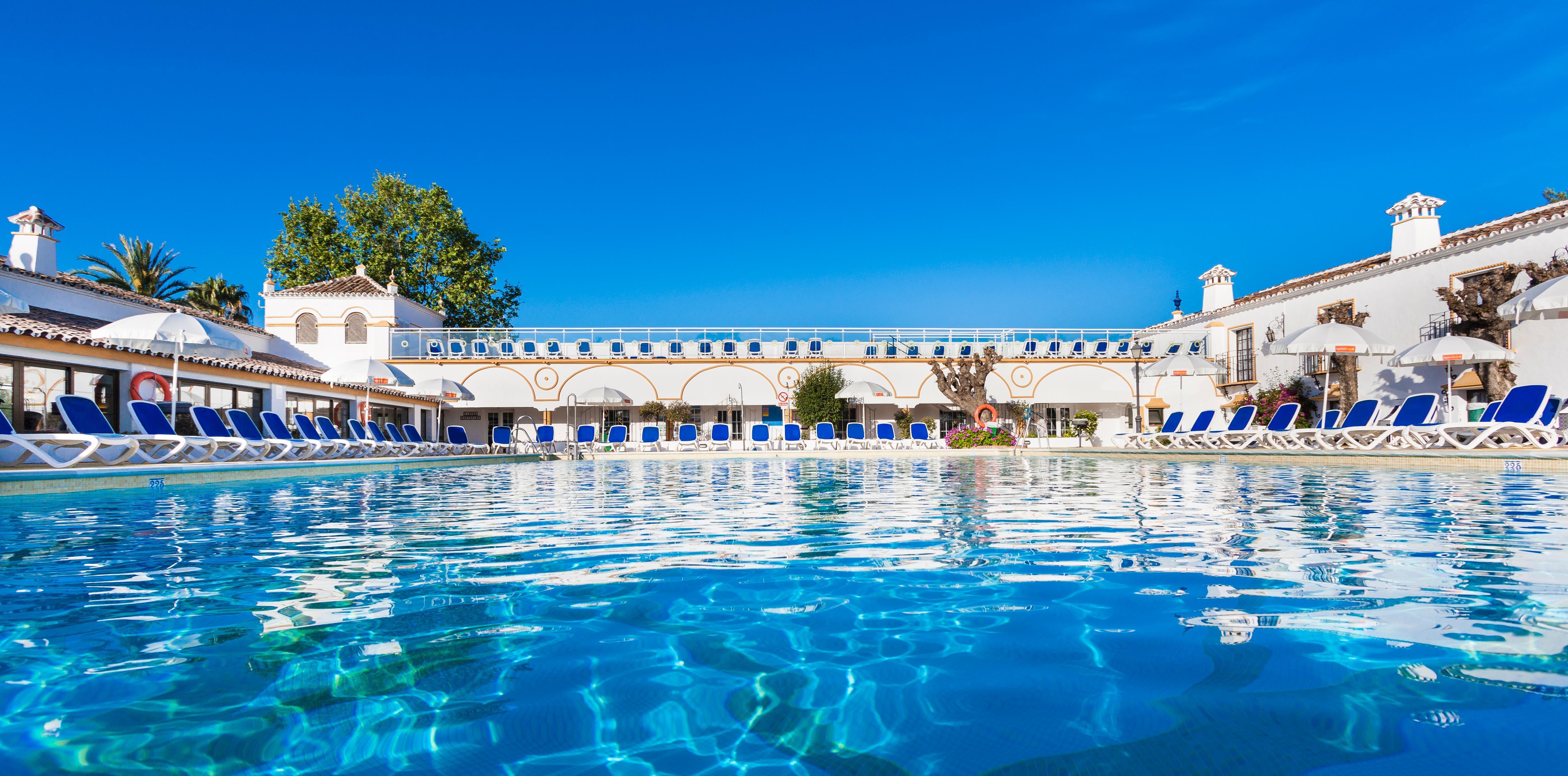 Globales Cortijo Blanco Hotel Marbella Exterior photo