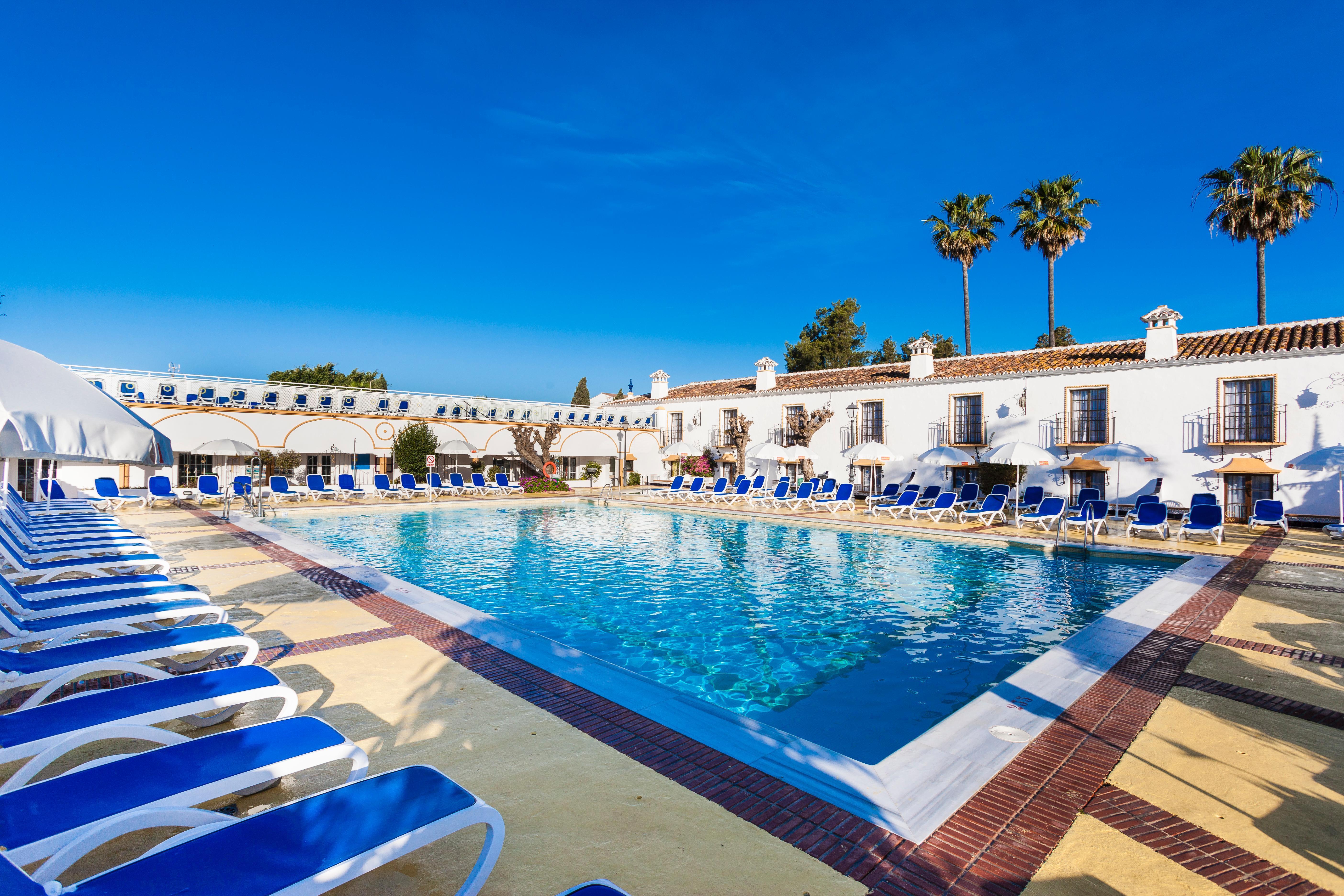 Globales Cortijo Blanco Hotel Marbella Exterior photo