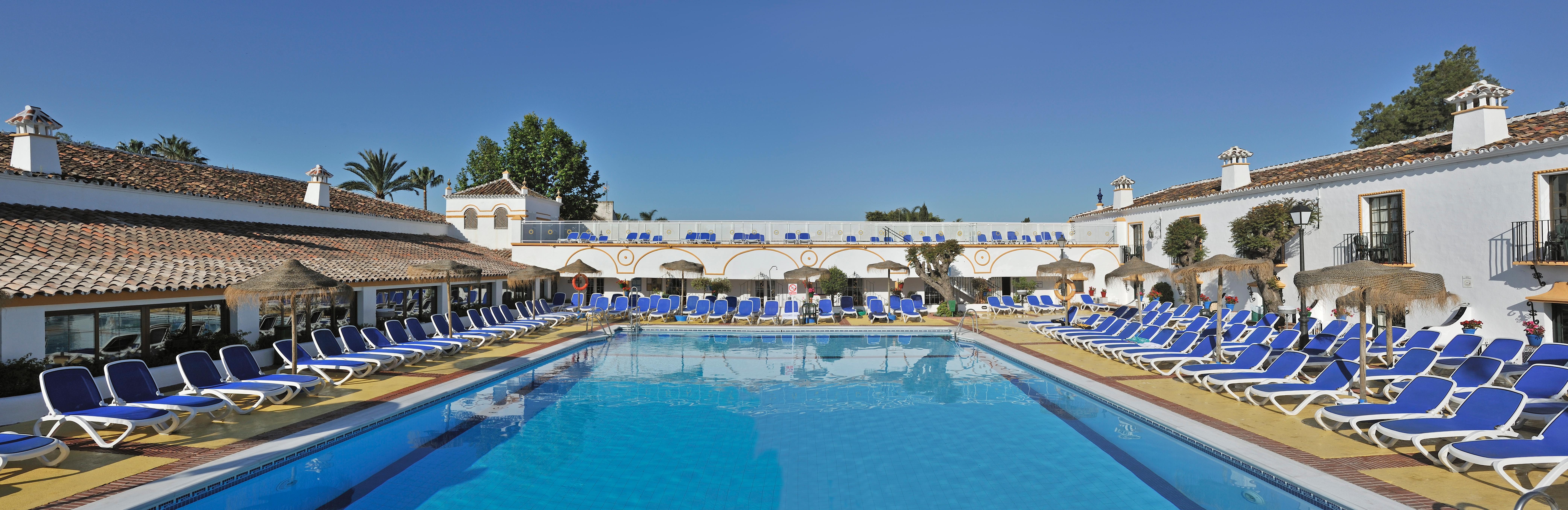 Globales Cortijo Blanco Hotel Marbella Exterior photo