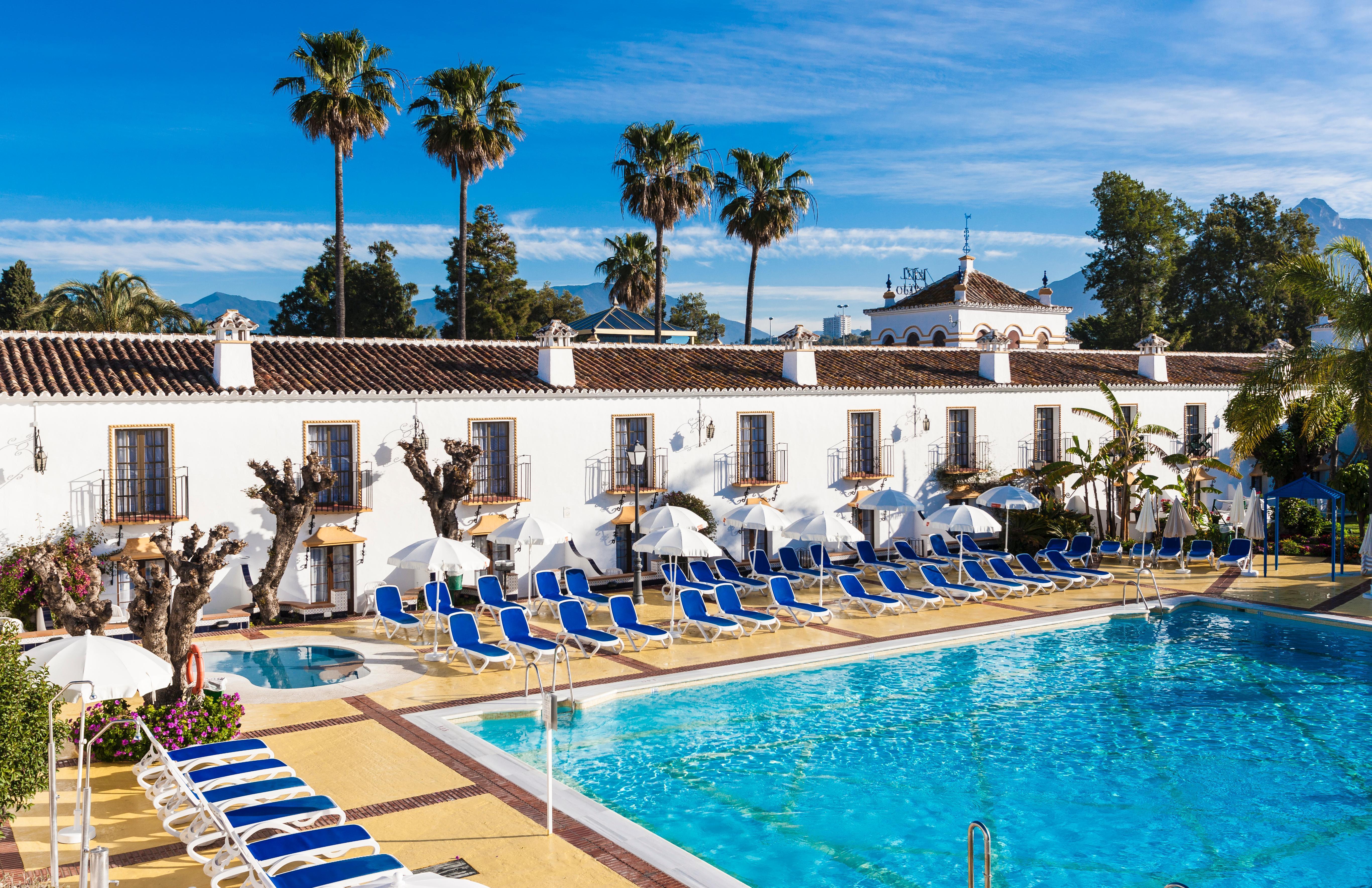 Globales Cortijo Blanco Hotel Marbella Exterior photo