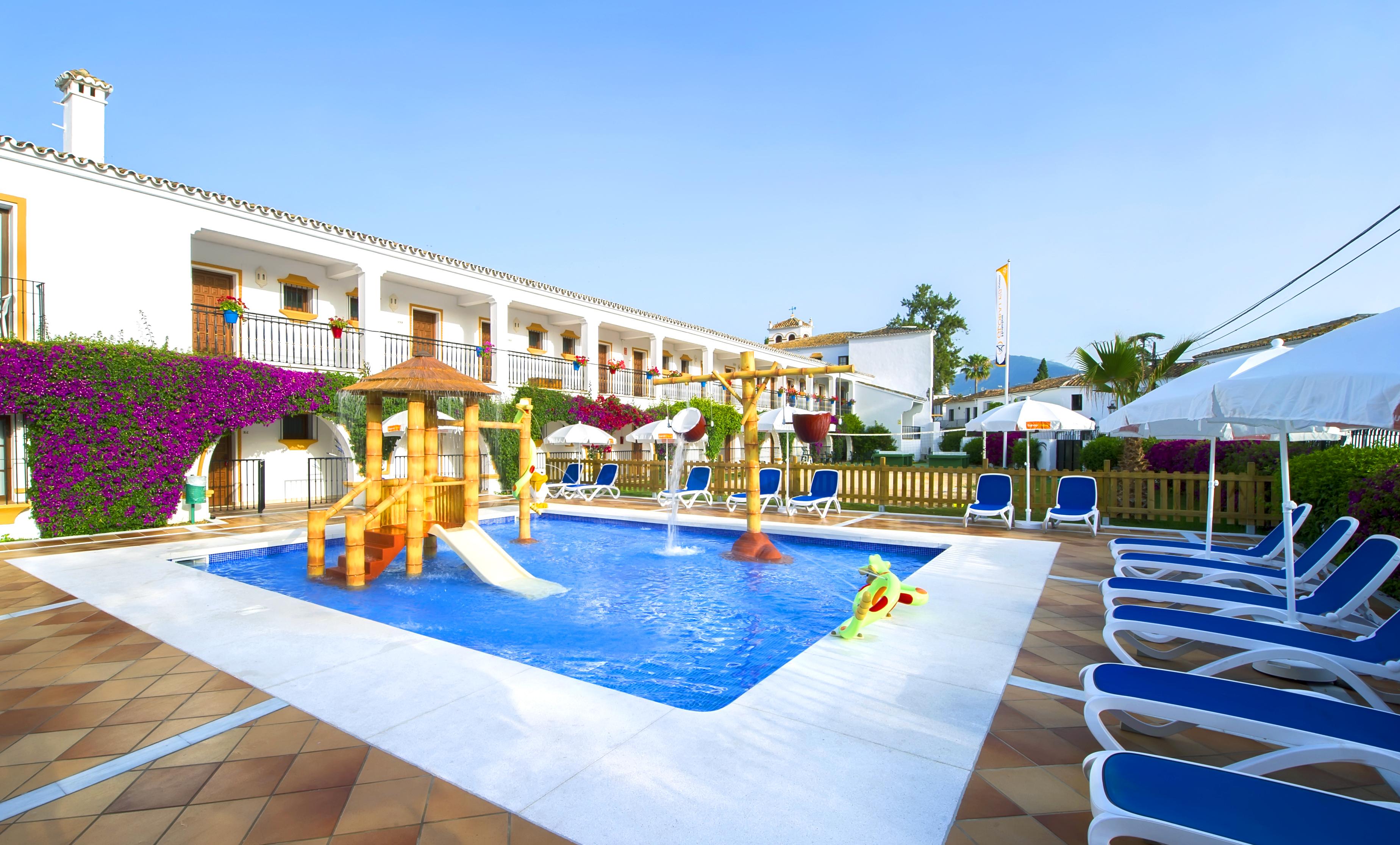 Globales Cortijo Blanco Hotel Marbella Exterior photo