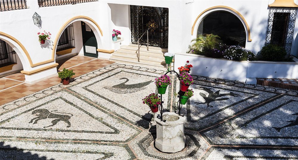 Globales Cortijo Blanco Hotel Marbella Exterior photo